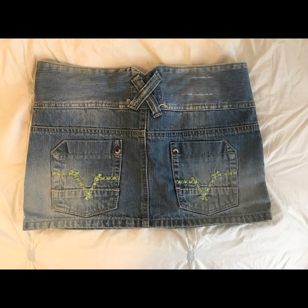 Zara mini jeans skirt. Good condition. Size 36E 2US. Low cut waist.